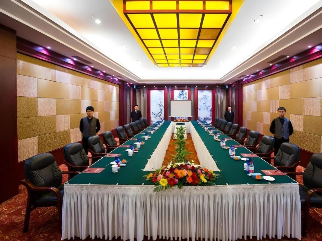 Feicheng Blossom Hotel Экстерьер фото