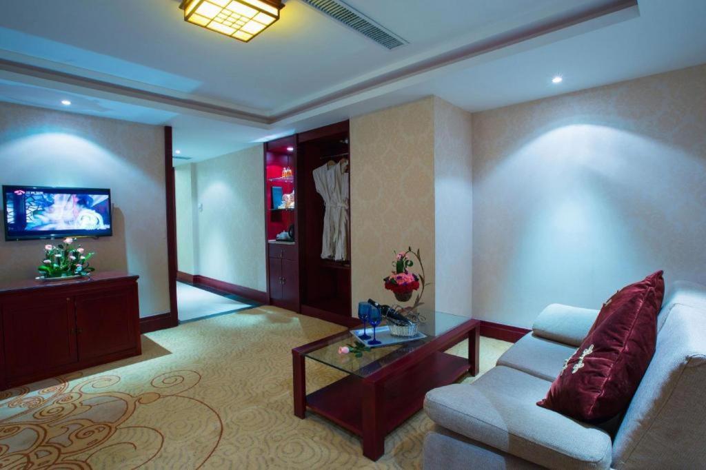 Feicheng Blossom Hotel Экстерьер фото