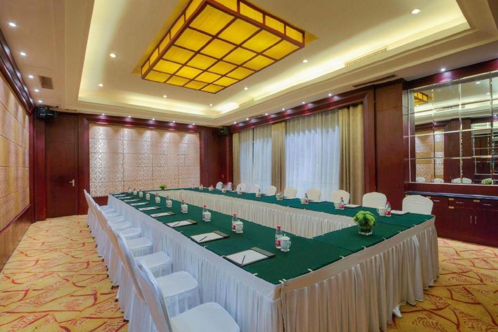 Feicheng Blossom Hotel Экстерьер фото