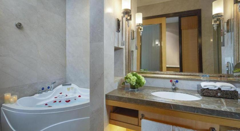 Feicheng Blossom Hotel Экстерьер фото