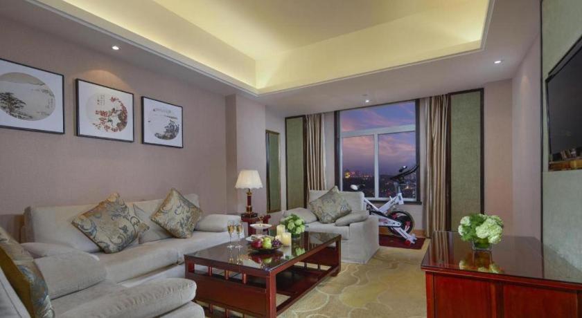 Feicheng Blossom Hotel Экстерьер фото